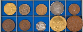 STÄDTEMEDAILLEN DEUTSCHE STÄDTE
Berlin Lot Medaillen aus Bronze und Silber mit Bezug zu Berlin: Bronzemedaille 1878, v. Weckwerth, auf den Oberbürger...