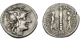 REPÚBLICA ROMANA. MINUCIA. Denario. Roma (134 a.C.). R/ Columna surmontada por una estatua y con la base adornada de espigas, a cada lado personajes t...