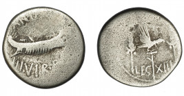 PERIODO DE JULIO CÉSAR A AUGUSTO. MARCO ANTONIO. Denario. Ceca móvil (32-31 a.C.). A/ Galera a der. R/ Aquila entre dos signa; LEG XIII. AR 3,35 g. 18...