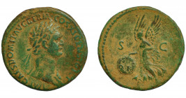 IMPERIO ROMANO. DOMICIANO. As. Roma (85 d.C.). R/ Victoria avanzando a izq. con escudo en el que se lee SPQR, S-C. RIC-388. Pátina verde claro. MBC-.