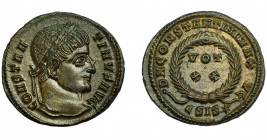 IMPERIO ROMANO. CONSTANTINO I. Follis. Siscia (320-321). R/ Láurea rodeando VOT/XX, exergo ESIS*. AE 3,35 g. 19,6 mm. RIC-159. EBC.