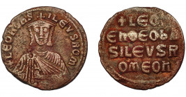 IMPERIO BIZANTINO. LEÓN VI. Follis. Constantinopla (886-912). AE 6,77 g. 25,2 mm. SBB-1729. Pátina rojiza. MBC.