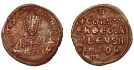 IMPERIO BIZANTINO. CONSTANTINO VII. Follis. Constantinopla (913-959). Reacuñado sobre otro follis de Romano I. Ae 7, 54 g. 28,6 mm. SBB-1761. Pátina r...
