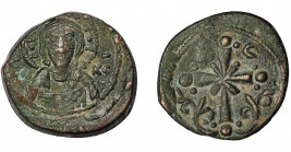 IMPERIO BIZANTINO. Folles anónimo. Atribuidos a Nicéforo III. AE 5,67 g. 23,4 mm. SBB-1889. MBC-/MBC.