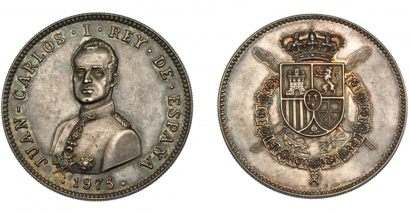 JUAN CARLOS I. Medalla. 1975. AR 55 mm. Con marcas de platero en rev. SC.