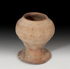 PRÓXIMO ORIENTE. IRÁN. Copa (tipo Tepe Hissar y Tepe Chalow) (IV-III milenio a.C.). Cerámica. Altura 14,5 cm. Diámetro 7,5 cm.