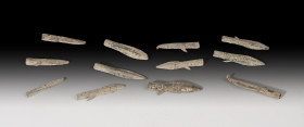 HISPANIA ANTIGUA. Fenicio-púnico. Lote de doce puntas de flecha (VII-V a.C.) Bronce. De doble filo y anzuelo. Longitud 3,6-4,9 cm.