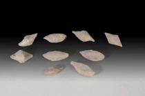 ROMA. República Romana. Lote de nueve glandes bicónicos y ovalados (I a.C.). Plomo. Cuatro con CN MAG y cinco anepígrafos. Longitud 3,0-5,2 cm.