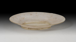 ROMA. Imperio Romano. Plato (V-VI d.C.). Vidrio. Altura 3,2 cm. Longitud 19,0 cm. Presenta irisaciones.