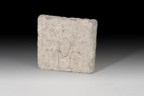 ROMA. Imperio Romano. Placa (I-IV d.C.). Plomo. Dimensiones 10,1 x 9,2 cm.