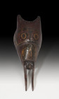 EDAD MODERNA-CONTEMPORÁNEA. África. Máscara (XVIII-XIX d.C.). Madera policromada. Longitud 27,5 cm..