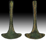 PREHISPÁNICO. Cuchillo ceremonial o Tumi (Cultura Moche, 600-700 d.C.). Cobre martilleado. Altura 4,3 cm.