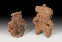 PREHISPÁNICO. Cultura El Salvador. Lote de dos figuras antropomorfas (300-100 a.C.). Terracota. Altura 13,2 y 15,5 cm.