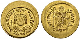 Mauricius Tiberius, 582-602. Solidus 582/583, Constantinopolis. Officina Δ. Helmeted, draped and cuirassed bust facing, holding globus cruciger in r. ...