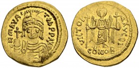 Mauricius Tiberius, 582-602. Solidus 582/583, Constantinopolis. Officina I. Helmeted, draped and cuirassed bust facing, holding globus cruciger in r. ...