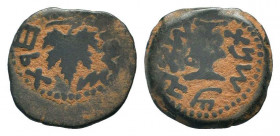JUDAEA.First Jewish War. 66-70 AD.AE Bronze. Vine leaf on branch with tendril / Amphora. Hendin 1360; Meshorer 196.Good fine.

Weight : 3.4 gr

Diamet...