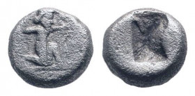 ACHAEMENID EMPIRE. Time of Darios I to Xerxes I.505-480 BC.Sardes mint. AR 1/3 Siglos.Persian king in kneeling-running stance right, drawing bow / Rec...