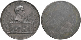 Medaglia 1800 Battaglia di Marengo - Bella medaglia uniface rappresentante la testa di Napoleone, con capelli corti, circondata da trofei di bandiere ...