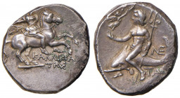 CALABRIA Taranto - Nomos (circa 240-228 a.C.) Cavaliere a d. - R/ Taras su delfino a s. vittoriola e tridente - HN 1059 AG (g 6,63) Ossidazioni margin...