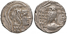 ATTICA Atene - Tetradramma (180-179 sec. a.C.) Testa elmata di Atena a d. - R/ Civetta su anfora - S. Cop. 126 AG (g 16,64) Graffi sulla guancia, manc...
