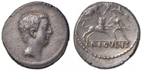 Livineia - L. Livineius Regulus - Denario (42 a.C.) Testa di Livineio Regolo a d. - R/ Scena di lotta tra due uomini ed animali - B. 12; Cr. 494/30 AG...