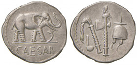 Cesare (+ 44 a.C.) Denario (49-48 a.C.) Elefante andante a d. - R/ Strumenti sacrificali - B. 9; Cr. 443/1 AG (g 3,52) Leggermente poroso, lucidato
B...