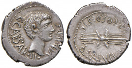 Ottaviano - Denario (40 a.C., zecca itinerante con Ottaviano in Oriente, Q. Salvius monetiere) Testa a d. - R/ Fascio di fulmini - Cr. 523/1a AG (g 3,...