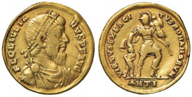 Giuliano II (360-363) Solido (Antiochia) Busto diademato a d. - R/ Soldato andante a d. con prigioniero e trofeo trascina un prigioniero - RIC 201 AU ...