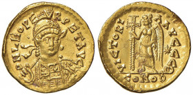 Leone I (462-466) Solido (Costantinopoli) Busto di fronte con lancia e scudo - R/ La Vittoria stante a s. - RIC 605 AU (g 4,37) Colpi al bordo e limat...