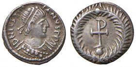 Giustiniano I (527-565) Ravenna - Quarto di siliqua - Busto a d. - R/ Cristogramma in corona - Sear 321 AG (g 0,45) RRR
BB
