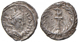 Giustiniano I (527-565) Ravenna - Ottavo di siliqua - Busto a d. - R/ Cristogramma in corona - MIB 79 AG (g 0,27) RRR Poroso
BB