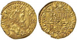 NAPOLI Carlo V (1516-1554) Ducato sigla IBR dietro la testa, sotto la testa, rosetta - Magliocca 23 AU (g 3,35) RR Schiacciatura e screpolatura al bor...