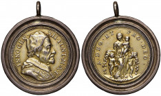 Innocenzo XII (1691-1700) Medaglia A. I - Opus: Hamerani - AG (g 25,30 - Ø 40 mm compresa la cornice) La medaglia inserita entro cornice con appiccagn...