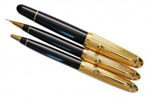 AURORA Set di tre pezzi: portamine, penna a sfera e stilografica - Stilografica con pennino in oro da 14 kt - In portapenne Waterman di cuoio marrone