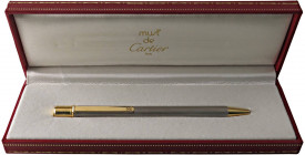 MUST DE CARTIER Penna a sfera - corpo argento e finiture dorate, venduta nel 1997. Penna in discreto stato di conservazione, venduta in scatola origin...
