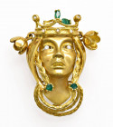 Chiusura in oro giallo per collana raffigurante regina con 2 smeraldi taglio navette di ct. 0,20 c.a più un terzo mancante, 2 smeraldi taglio brillant...