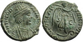 The Ostrogoths Follis, Roma 534-536, Æ 10.14 g. D N THEO – DAHATVS REX Bust r., wearing closed crown, ornamented with jewels and two stars, and robe d...