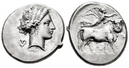 Campania. Neapolis. Nomos. 300-275 BC. (Sng Ans-356). Anv.: Diademed head of nymph to right, wearing triple-pendant earring and pearl necklace; below ...