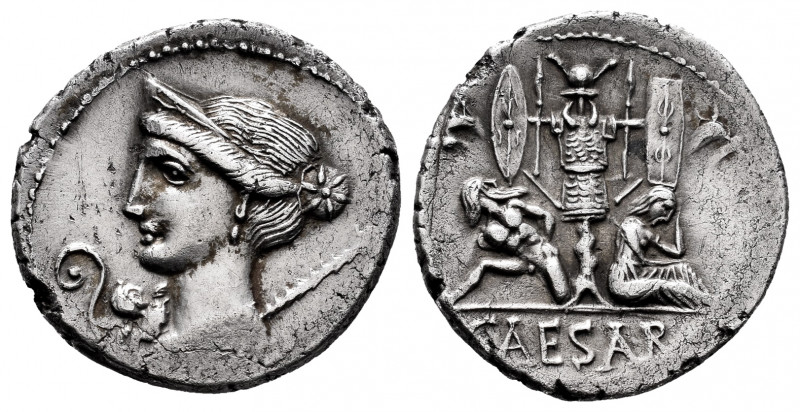 Julius Caesar. Denarius. 44 BC. Galia. (Ffc-12). (Craw-468/2). (Cal-646). Anv.: ...