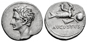 Augustus. Denarius. 27 BC. (Ffc-15). (Ric-547b). (Cal-809). Anv.: Bare head of Augustus left. Rev.: AVGVSTVS below capricorn right bearing cornucopiae...