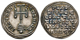 Basilius I. Miliaresion. 868-879 AD. Constantinople. (Sear-1708). Anv.: IhSUS XRISTUS NICA. Crux Potens on three steps, Globus below; all within tripl...
