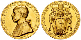 Vatican. Pio XII. Medal. Anno I. (Bartolotti E939). Anv.: PIVS-XII-PONTIFEX-MAXIMVS-A-I. Bust of the Pope with stole tied to the chest and decorated w...