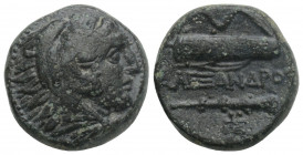 Bronze Æ
Macedon, uncertain mint, c. 336-323 BC, Head of Herakles right, wearing lion skin / AΛΕΞΑΝΔΡΟY between club and gorytos with bow
17 mm, 6,4...