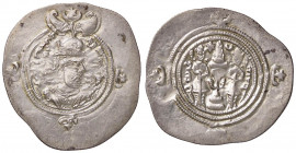 GRECHE - SASSANIDI - Cosroe II (591-628) - Dracma - Busto coronato a d. /R Altare del fuoco con ai lati due attendenti stanti di fronte (AG g. 4,13)
...