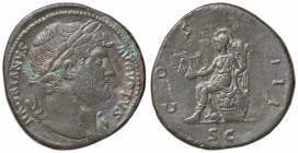 ROMANE IMPERIALI - Adriano (117-138) - Sesterzio - Testa laureata a d. /R Roma seduta a s. su corazza con Vittoria e cornucopia (AE g. 21,69) Ritocchi...