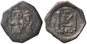 BIZANTINE - Costante II (641-668) - Follis (Siracusa) - Costante II e Costantino stanti /R Grande M, sopra monogramma Ratto 1604; Sear 1109 (AE g. 4,7...