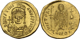 Justinian I (527-565). AV Solidus, Constantinople mint, 545-565 AD. Obv. DN IVSTINIANVS PP AVI. Helmeted and cuirassed bust facing, holding globus cru...