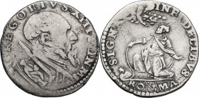 Roma. Gregorio XIII (1572-1585), Ugo Boncompagni. Testone. CNI 328; M. 71; Berm. 1168. AG. 9.28 g. 28.00 mm. R. qBB/BB.