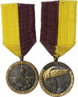 Francisco Franco (1892-1975). Medaglia per la campagna del 1936-1939, assegnata durante la Guerra civile spagnola. AE. 37.00 mm. Con nastrino. qSPL.