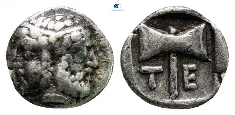 Islands off Troas. Tenedos circa 500-400 BC. 
Obol AR

8 mm, 0,57 g



ve...